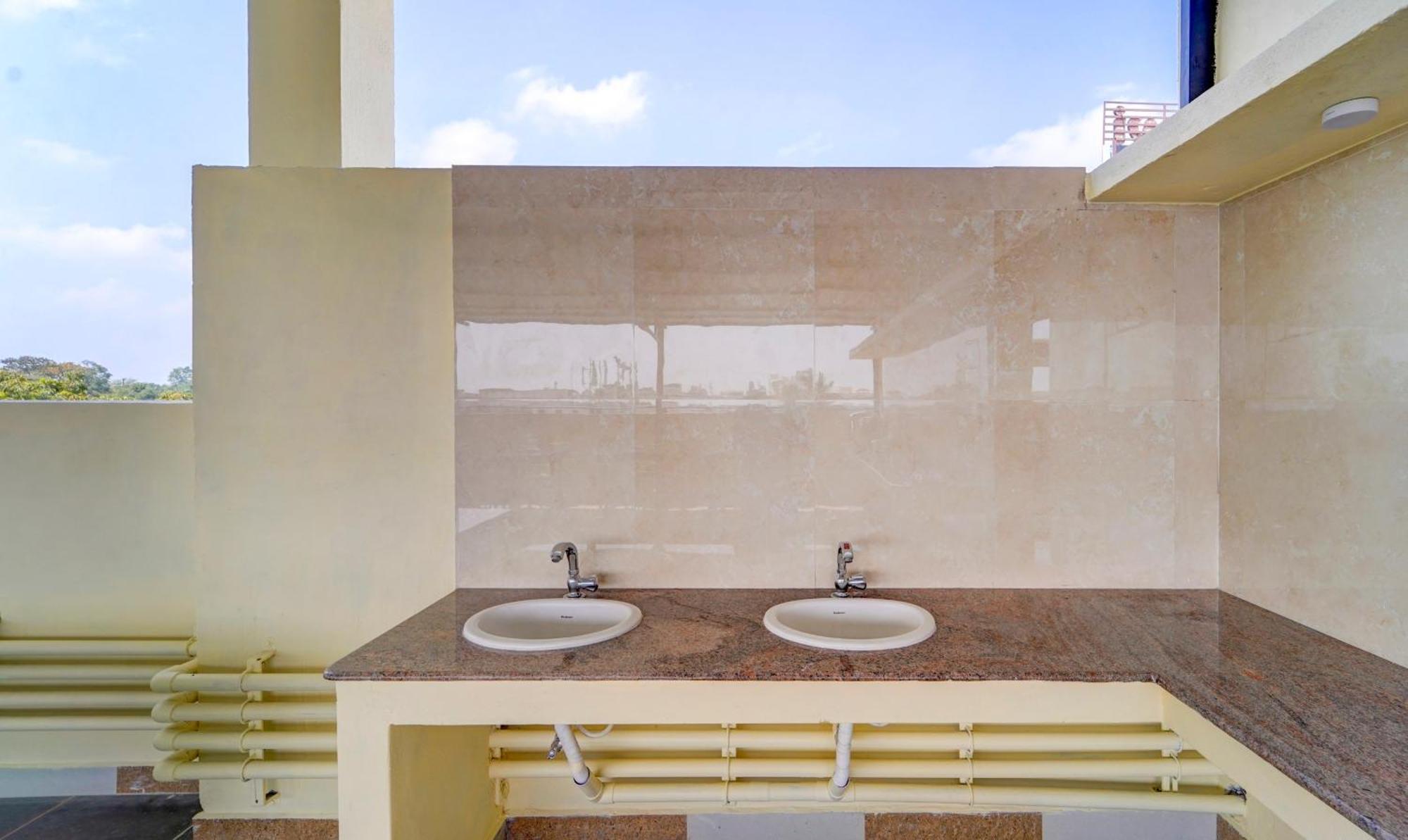 Itsy Hotels Prakasam Residency ポンディシェリ エクステリア 写真